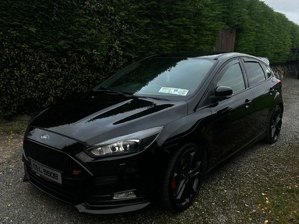 Ford Focus Hatchback, Diesel, 2017, Black