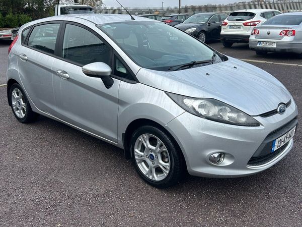 Ford Fiesta Hatchback, Petrol, 2013, Silver