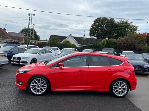 Ford Focus Hatchback, Diesel, 2015, Red