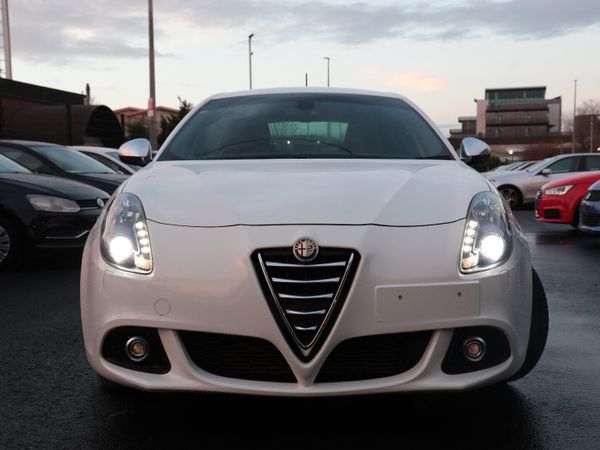 Alfa Romeo Giulietta Hatchback, Petrol, 2015, White