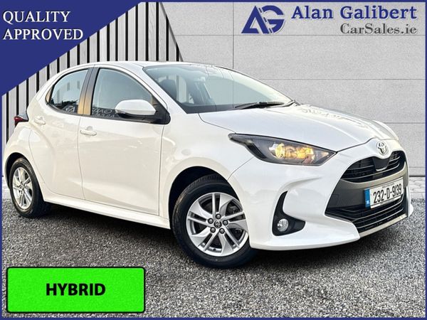 Toyota Yaris Hatchback, Petrol Hybrid, 2023, White