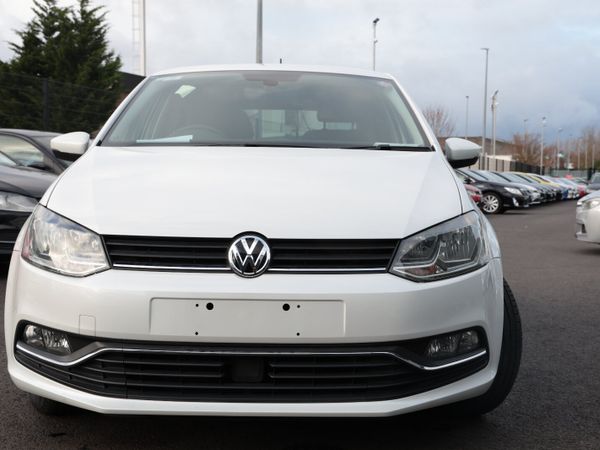 Volkswagen Polo Hatchback, Petrol, 2014, White