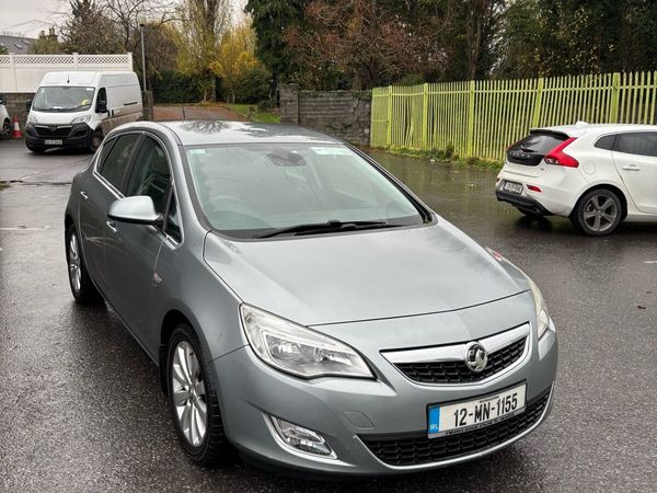 Vauxhall Astra Hatchback, Diesel, 2012, Silver