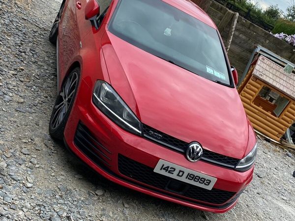 Volkswagen Golf Hatchback, Diesel, 2014, Red