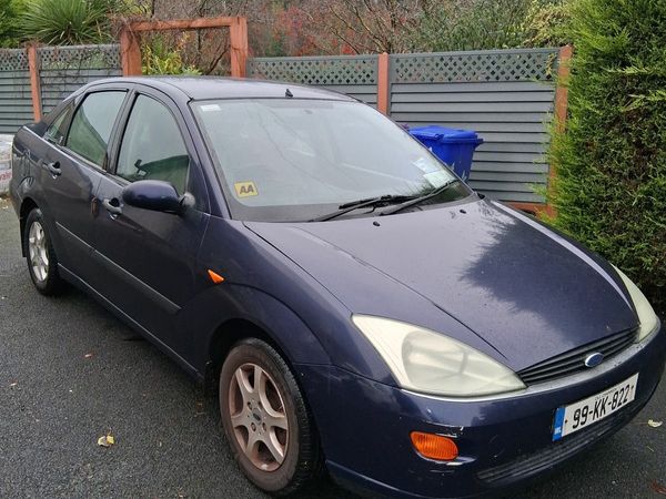 Ford Focus Saloon, Petrol, 1999, Blue