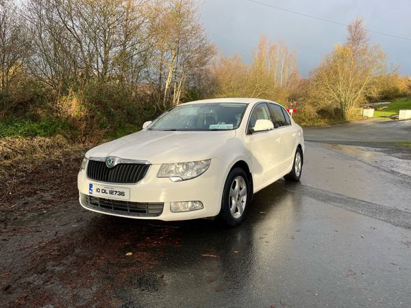 Skoda Superb Hatchback, Diesel, 2010, White