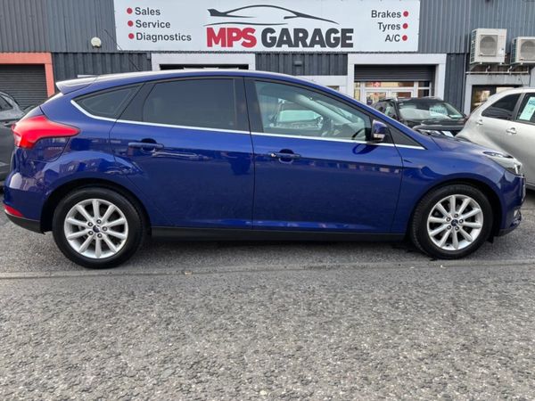 Ford Focus Hatchback, Petrol, 2015, Blue