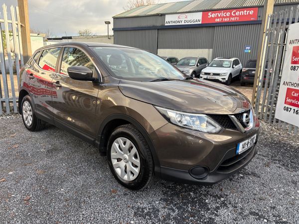 Nissan Qashqai Hatchback, Petrol, 2014, Brown