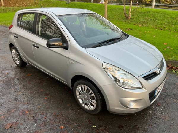 Hyundai i20 Hatchback, Petrol, 2010, Silver