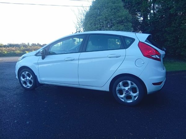 Ford Fiesta Hatchback, Petrol, 2013, White