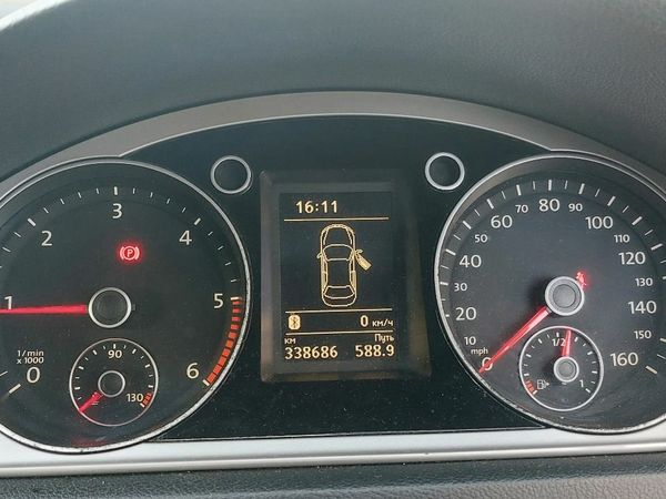 Volkswagen Passat Saloon, Diesel, 2013, Red