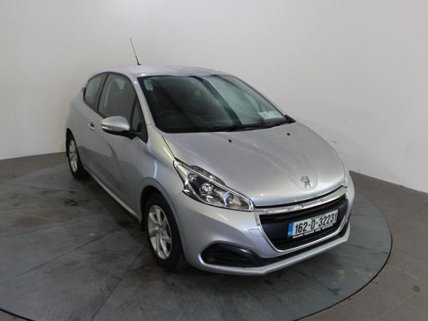 Peugeot 208 Hatchback, Petrol, 2016, Silver