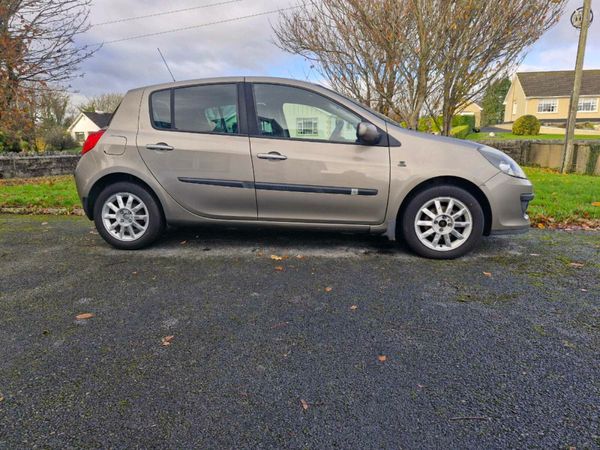 Renault Clio Hatchback, Petrol, 2008, Gold
