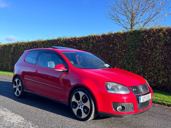 Volkswagen Golf Hatchback, Petrol, 2007, Red