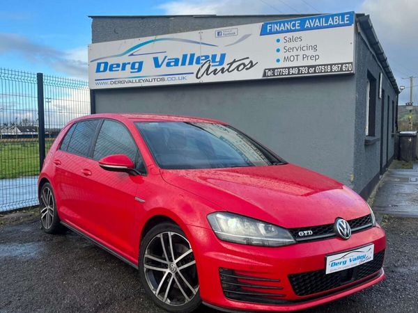 Volkswagen Golf Hatchback, Diesel, 2015, Red