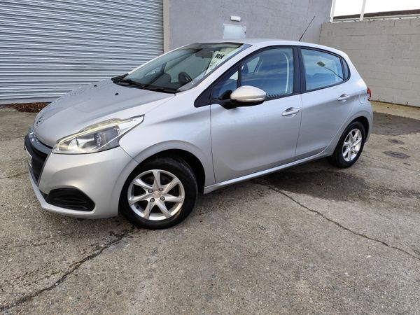 Peugeot 208 Hatchback, Diesel, 2016, Silver