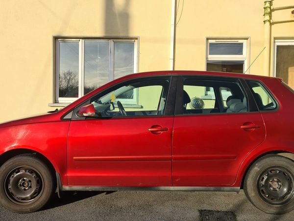 Volkswagen Polo Hatchback, Petrol, 2007, Red