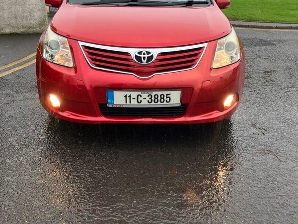 Toyota Avensis Saloon, Diesel, 2011, Red