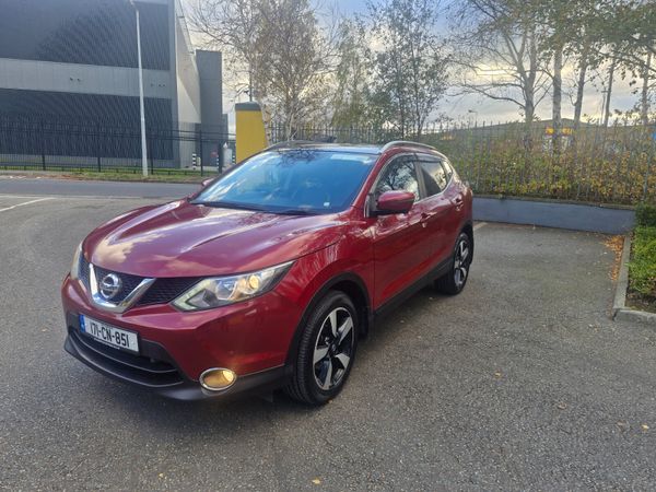 Nissan Qashqai SUV, Diesel, 2017, Red