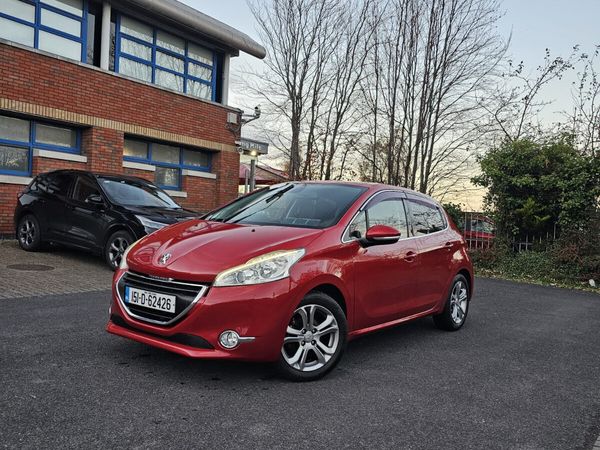 Peugeot 208 Hatchback, Petrol, 2015, Red