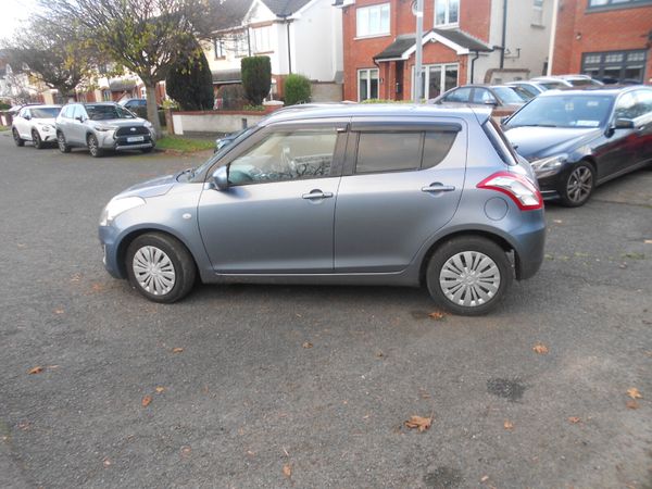 Suzuki Swift Hatchback, Petrol, 2015, Silver