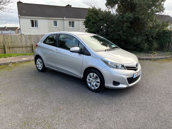 Toyota Yaris Hatchback, Petrol, 2014, Silver