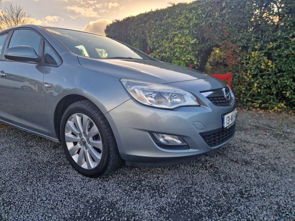 Opel Astra Hatchback, Diesel, 2013, Silver