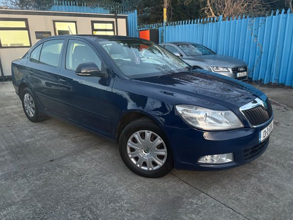 Skoda Octavia Saloon, Petrol, 2013, Blue