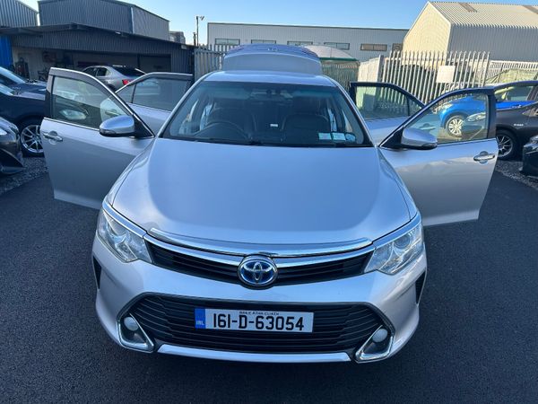 Toyota Camry Saloon, Petrol Hybrid, 2016, Silver