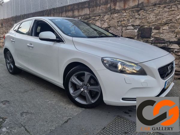 Volvo V40 Hatchback, Petrol, 2014, White