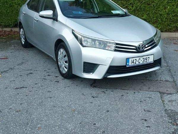 Toyota Corolla Saloon, Diesel, 2014, Silver