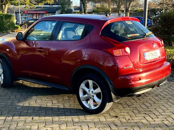 Nissan Juke SUV, Petrol, 2011, Red
