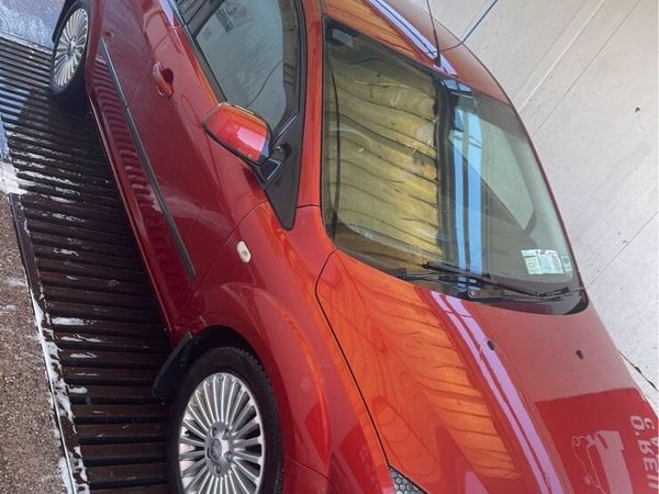 Ford Focus Hatchback, Petrol, 2007, Red