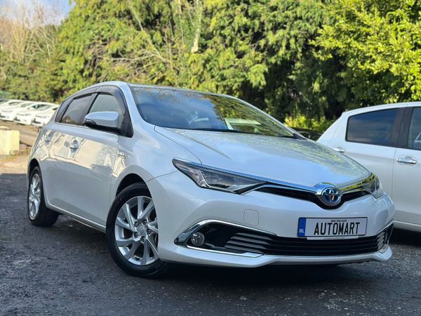 Toyota Auris Hatchback, Petrol Hybrid, 2018, White