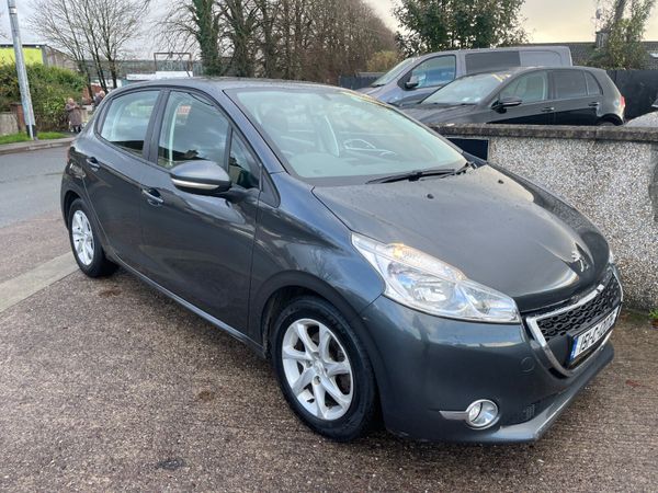 Peugeot 208 Hatchback, Diesel, 2015, Grey