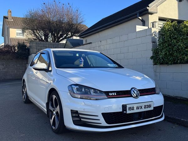 Volkswagen Golf Hatchback, Petrol, 2015, White