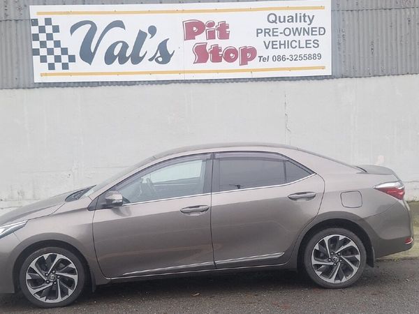 Toyota Corolla Saloon, Diesel, 2017, Grey