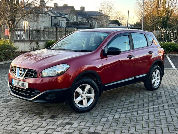 Nissan Qashqai Hatchback, Petrol, 2011, Red
