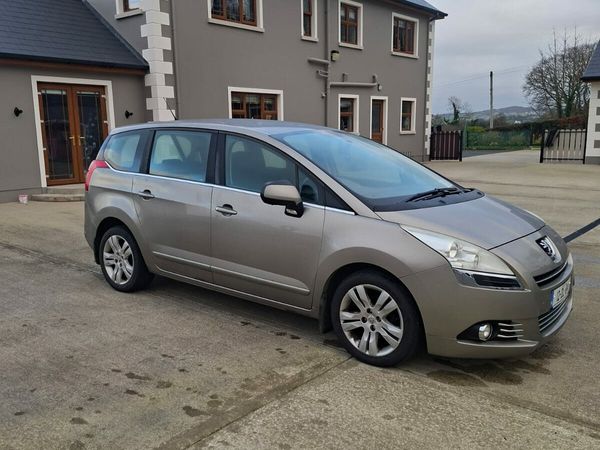 Peugeot 5008 MPV, Diesel, 2012, Grey