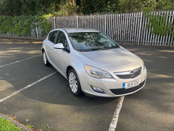 Opel Astra Hatchback, Petrol, 2010, Silver