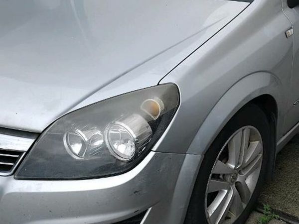Opel Astra Hatchback, Petrol, 2008, Silver