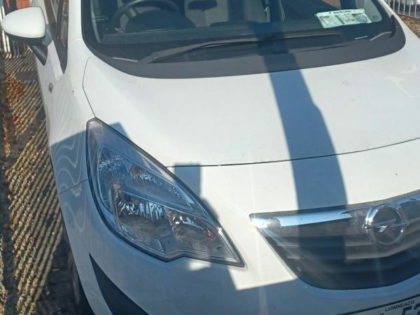 Opel Meriva MPV, Petrol, 2011, White