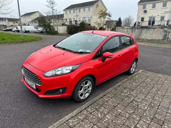 Ford Fiesta Hatchback, Petrol, 2014, Red