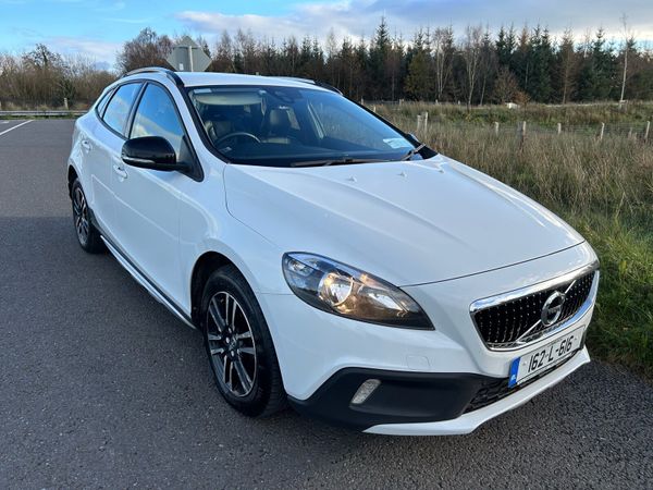 Volvo V40 Hatchback, Diesel, 2016, White