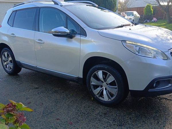 Peugeot 2008 Hatchback, Petrol, 2014, White