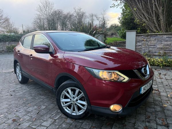 Nissan Qashqai Hatchback, Diesel, 2014, Red