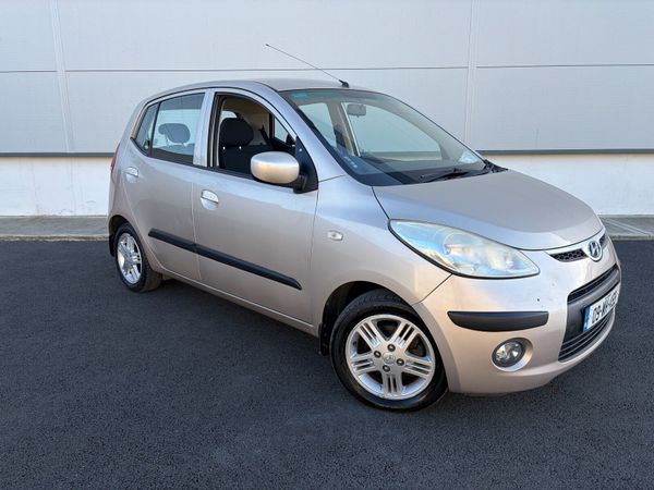 Hyundai i10 Hatchback, Petrol, 2009, Gold