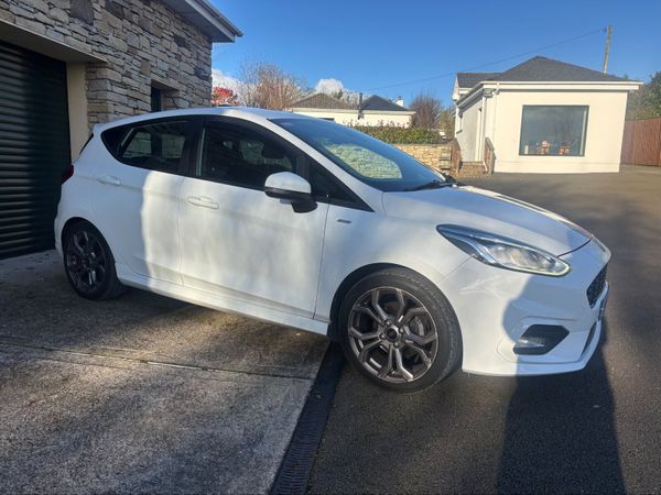 Ford Fiesta Hatchback, Petrol, 2018, White