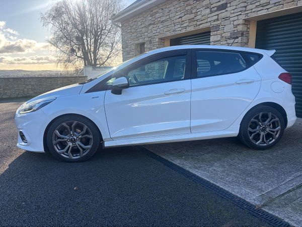 Ford Fiesta Hatchback, Petrol, 2018, White
