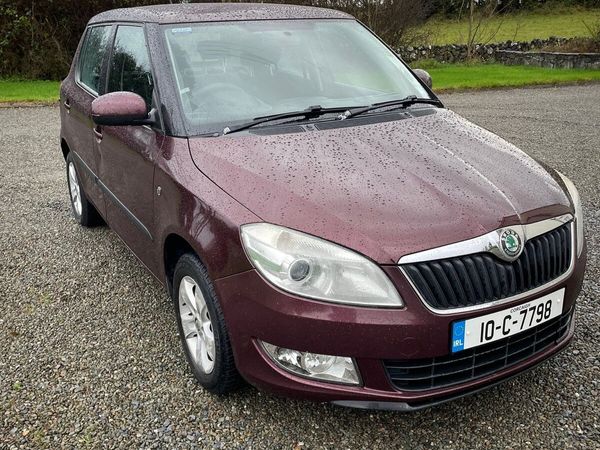 Skoda Fabia Hatchback, Petrol, 2010, Red